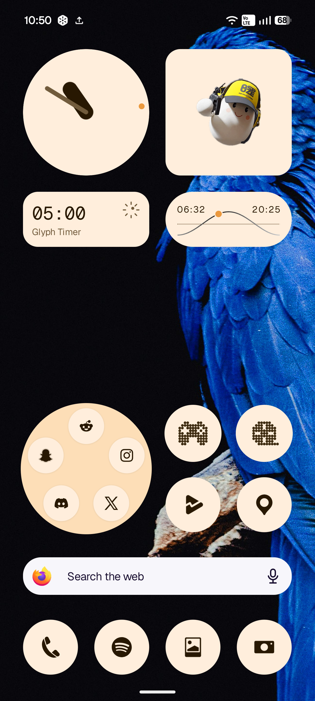 The same homescreen in Dynamic style: widgets and icons take a cream and orange tint from the wallpaper.